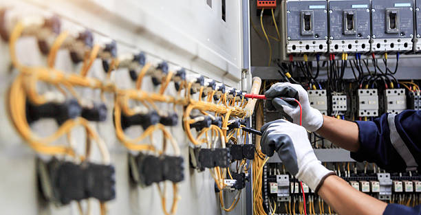 Professional Electrician technician working in Bradley, IL
